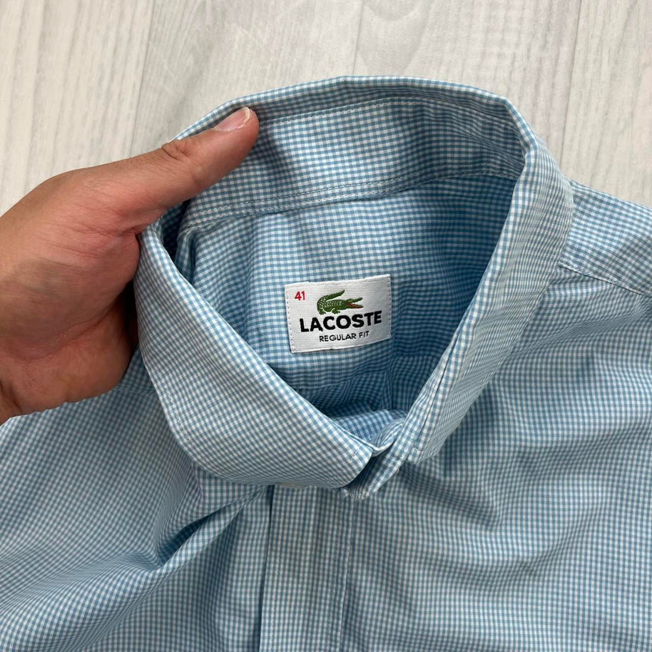 VINTAGE 00s LACOSTE GINGHAM CROPPED SHORT SLEEVE BUTTON UP SHIRT LIGHT BLUE