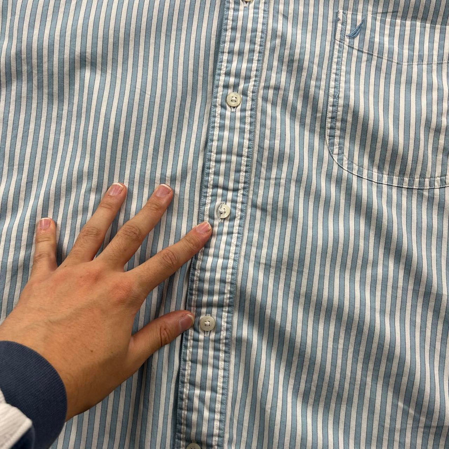 VINTAGE 00s NAUTICA STRIPED CROPPED SHORT SLEEVE BUTTON UP SHIRT WHITE BLUE