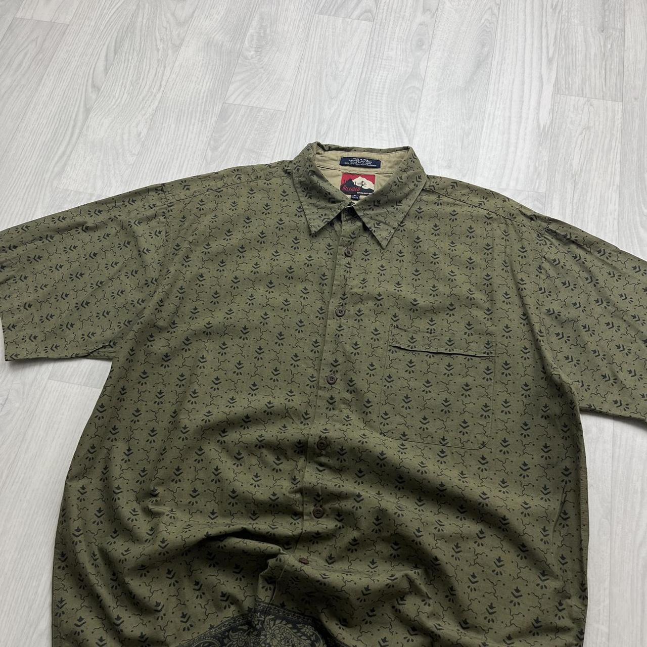 VINTAGE Y2K TOMMY HILFIGER PATTERN SHORT SLEEVE BUTTON UP SHIRT KHAKI