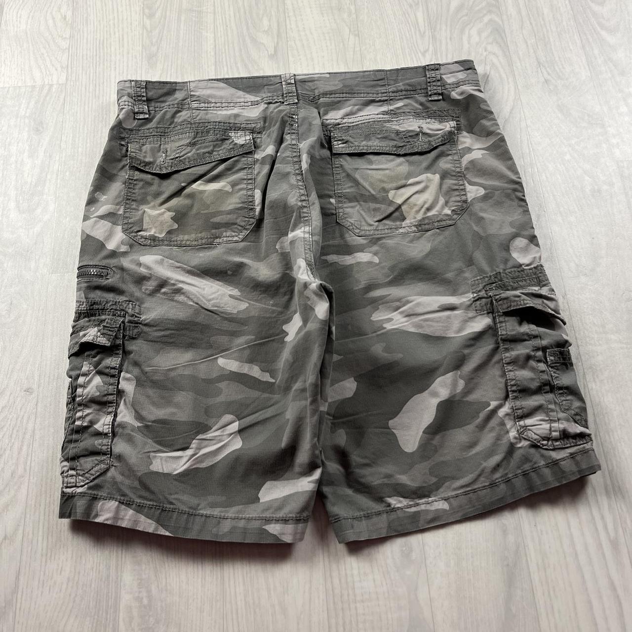 VINTAGE Y2K BAGGY LOOSE CAMO SHORTS