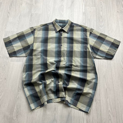VINTAGE Y2K KICKERS CHECKERED SHORT SLEEVE BUTTON UP SHIRT GREY