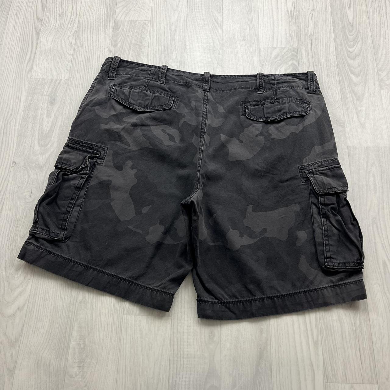 VINTAGE Y2K BAGGY CAMO CARGO SHORTS