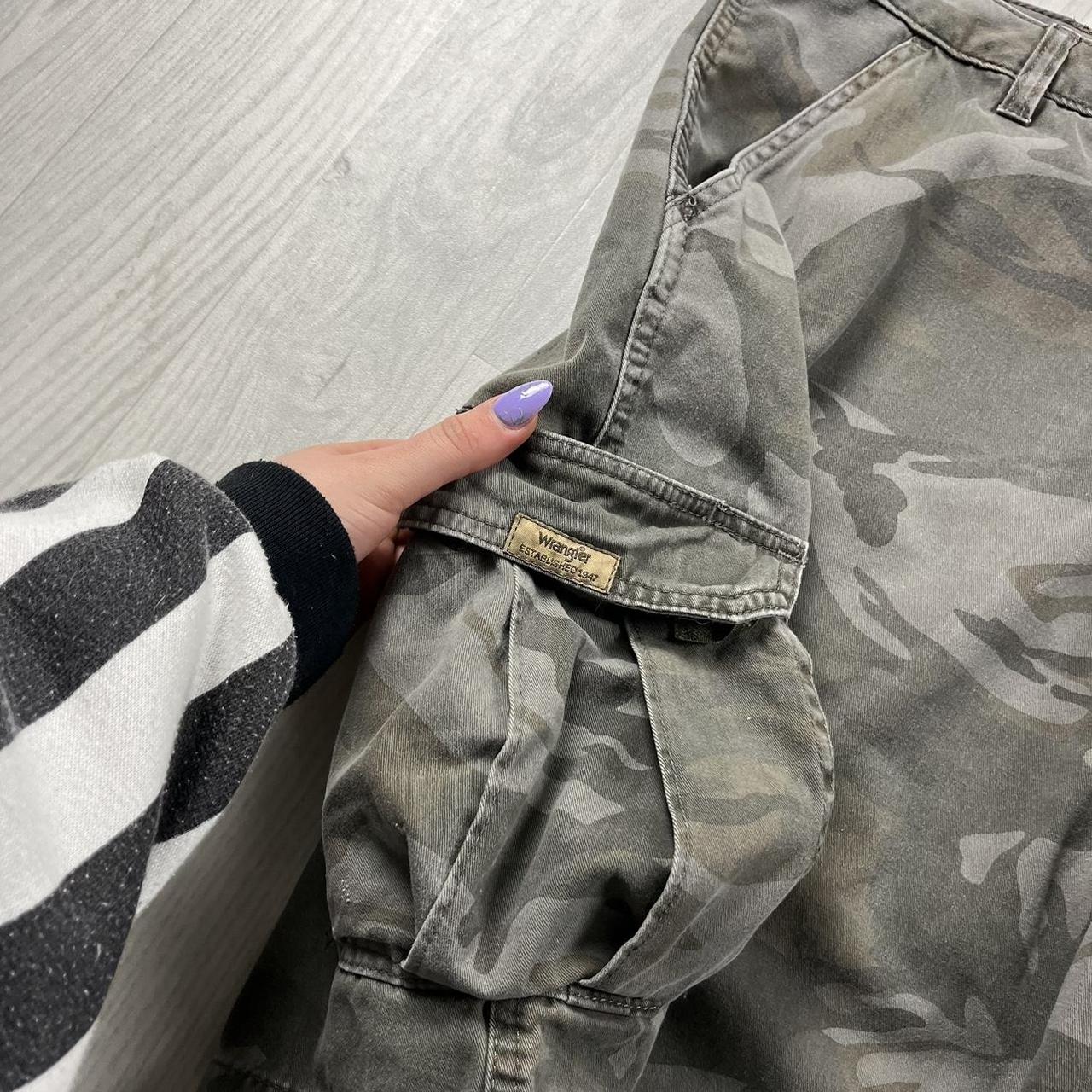 VINTAGE Y2K WRANGLER BAGGY LOOSE CAMO SHORTS