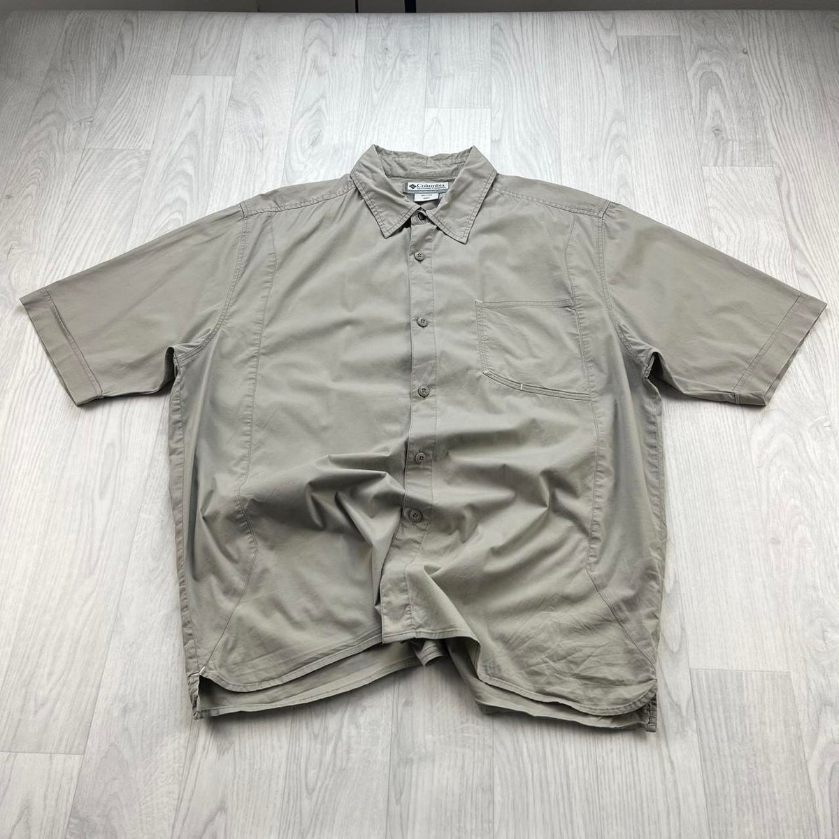 VINTAGE 00s COLUMBIA PLAIN UTILITY SHORT SLEEVE BUTTON UP SHIRT BEIGE