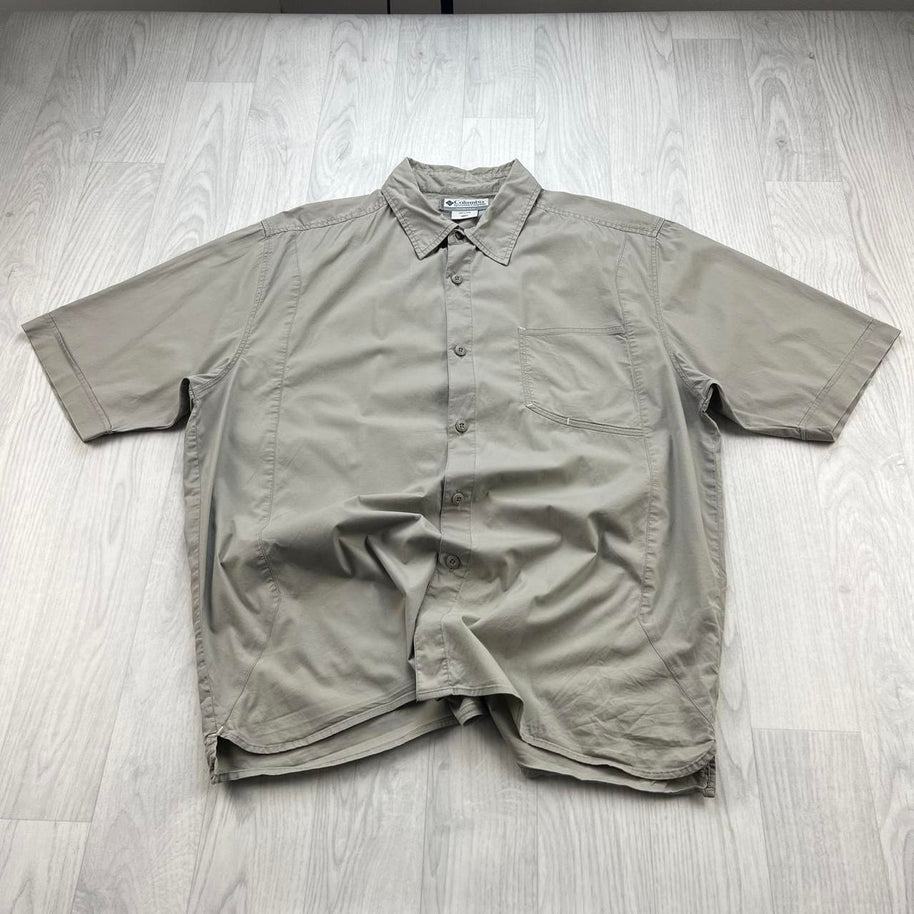 VINTAGE 00s COLUMBIA PLAIN UTILITY SHORT SLEEVE BUTTON UP SHIRT BEIGE