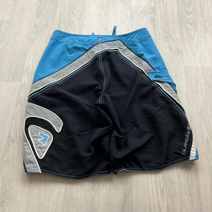 VINTAGE Y2K QUIKSILVER GRAPHIC BAGGY BOARD SHORTS BLUE