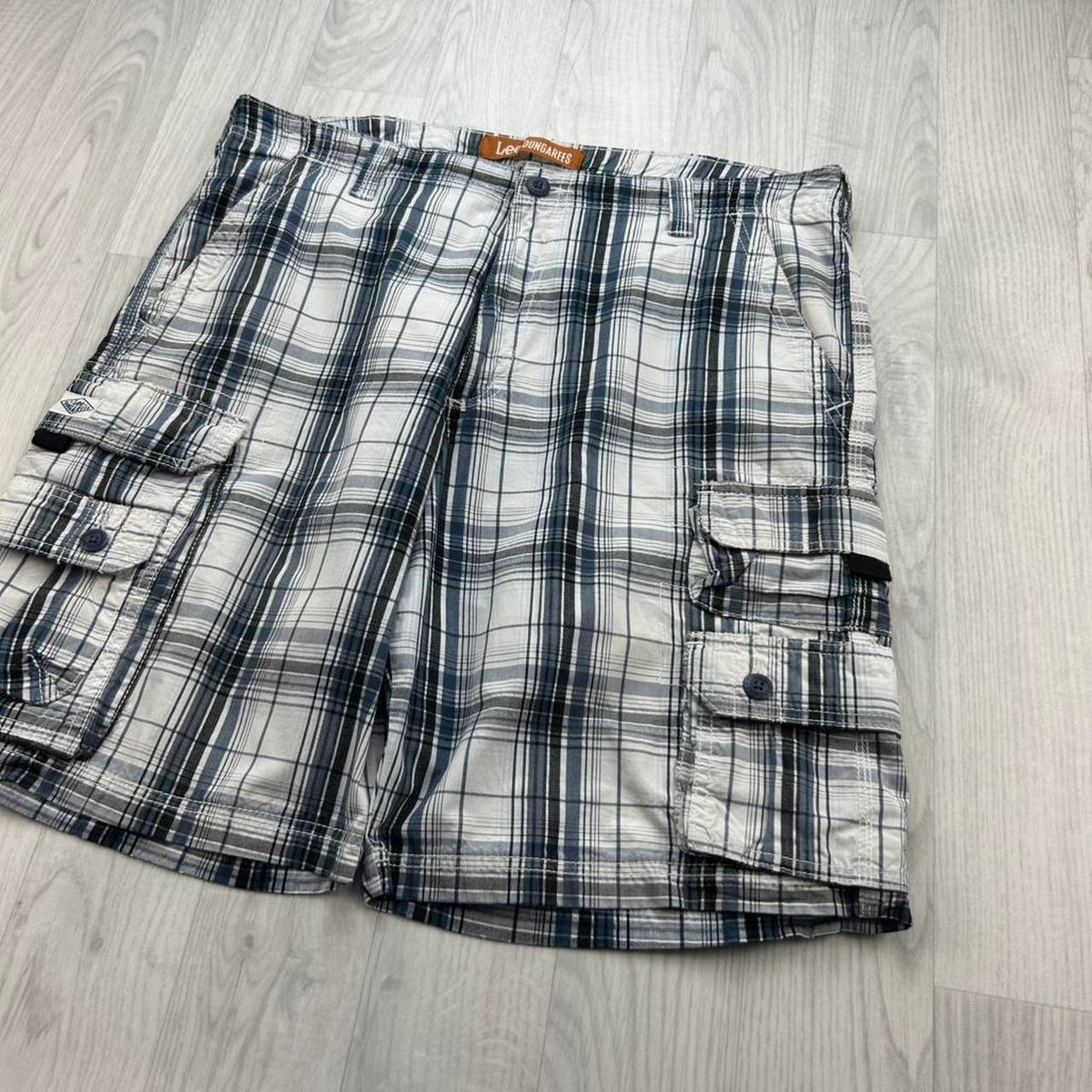 VINTAGE Y2K LEE BAGGY CHECKERED PLAID CARGO SHORTS WHITE / NAVY