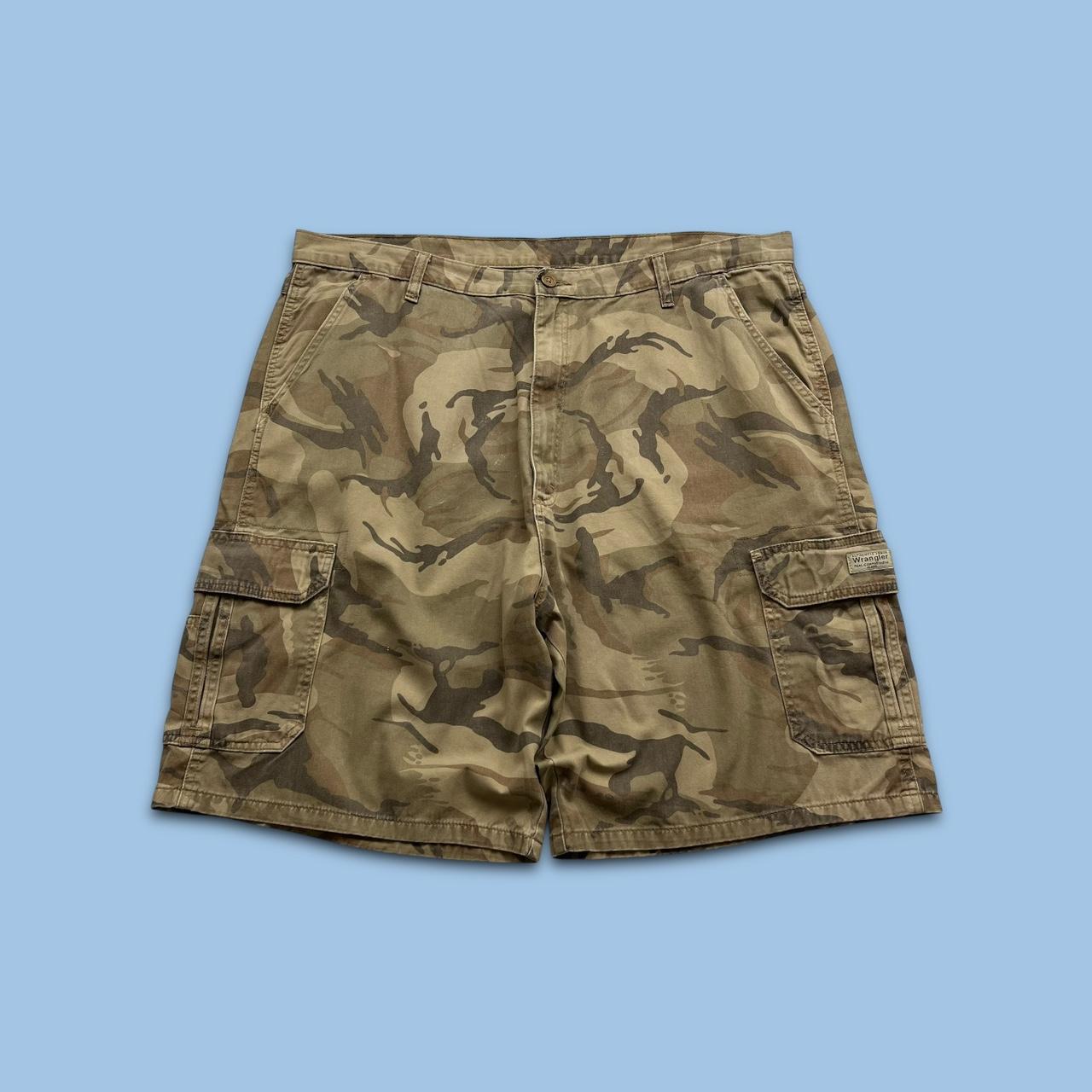 VINTAGE Y2K WRANGLER BAGGY CAMO CARGO SHORTS