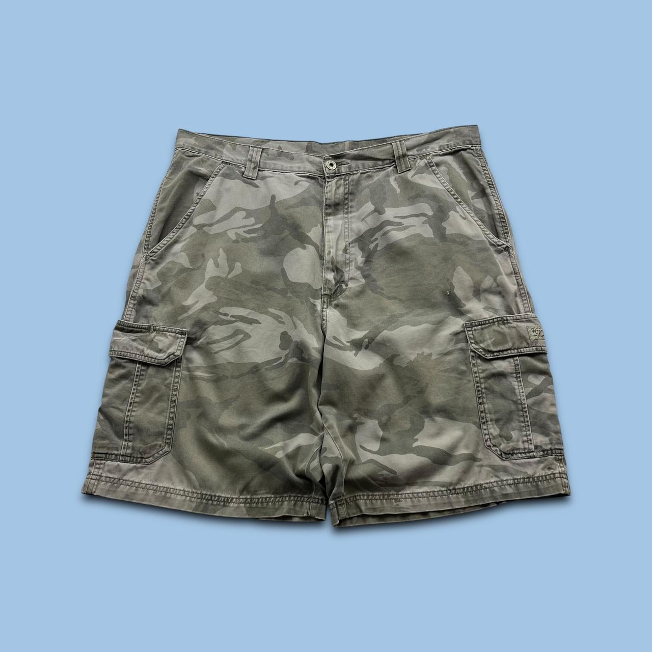 VINTAGE Y2K WRANGLER BAGGY CAMO CARGO SHORTS