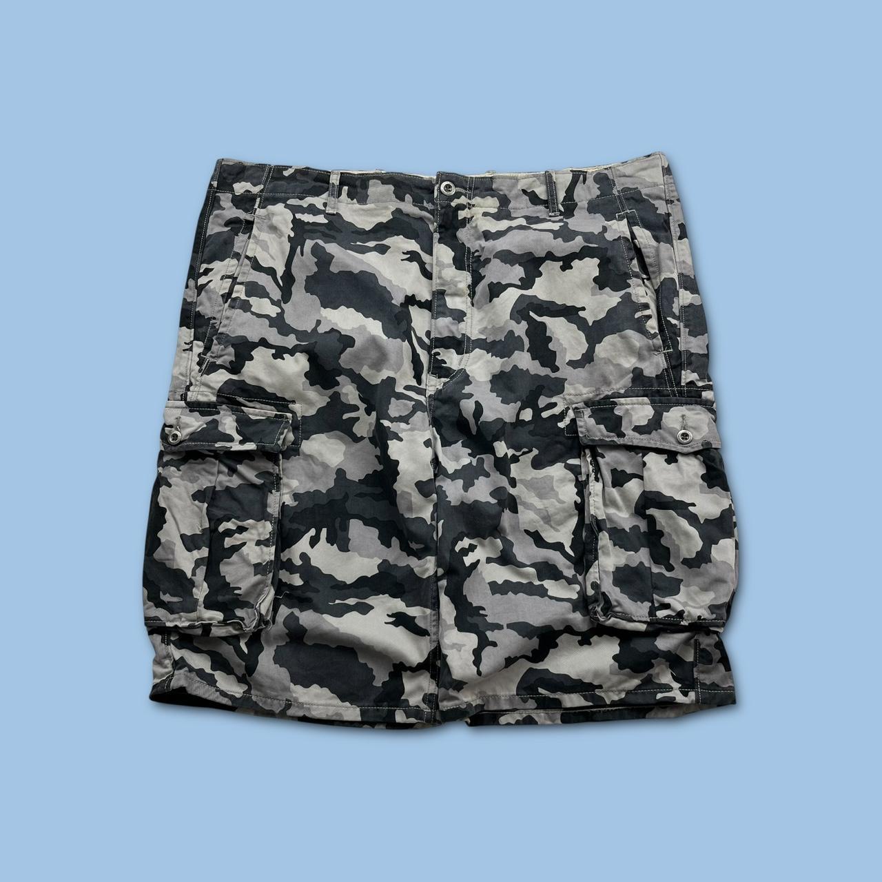 VINTAGE Y2K LEVIS BAGGY CAMO CARGO SHORTS GREY / BLACK