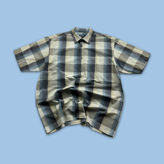 VINTAGE Y2K KICKERS CHECKERED SHORT SLEEVE BUTTON UP SHIRT GREY