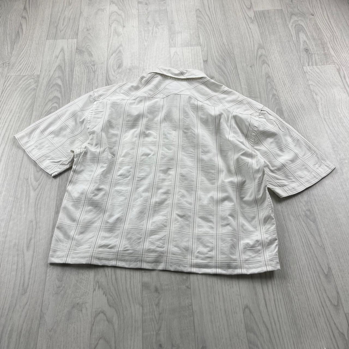 VINTAGE 00s NEXT CHECKERED CROPPED SHORT SLEEVE BUTTON UP SHIRT WHITE