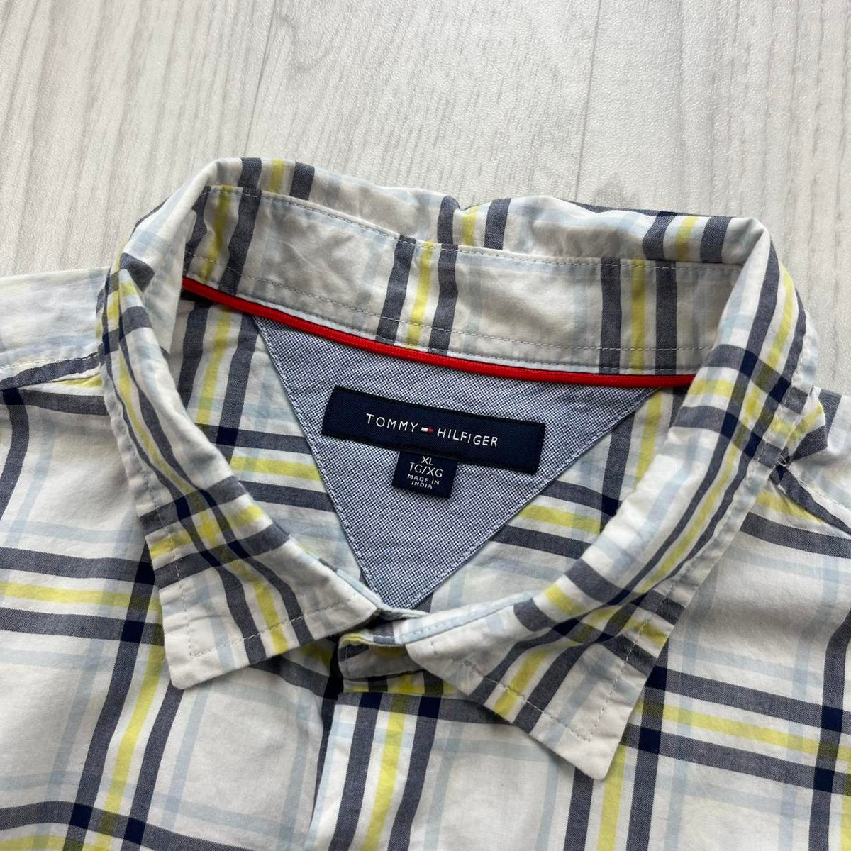 VINTAGE 00s TOMMY HILFIGER CHECKERED CROPPED SHORT SLEEVE BUTTON UP SHIRT WHITE
