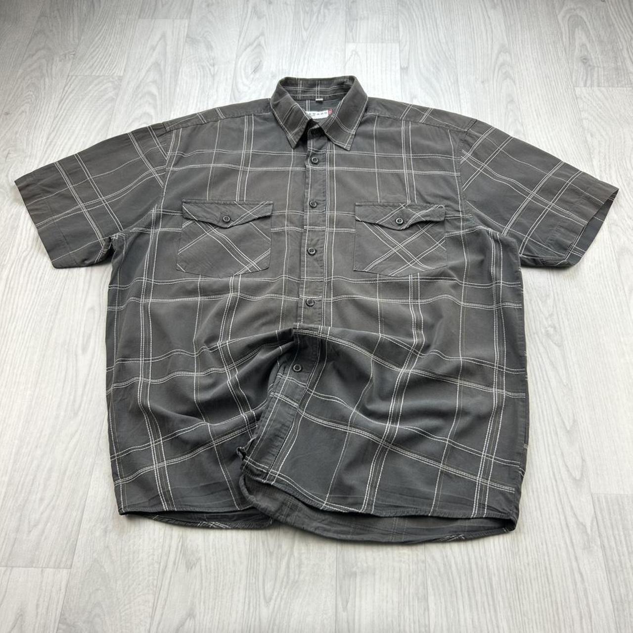 VINTAGE 00s CHECKERED SHORT SLEEVE BUTTON UP SHIRT BROWN