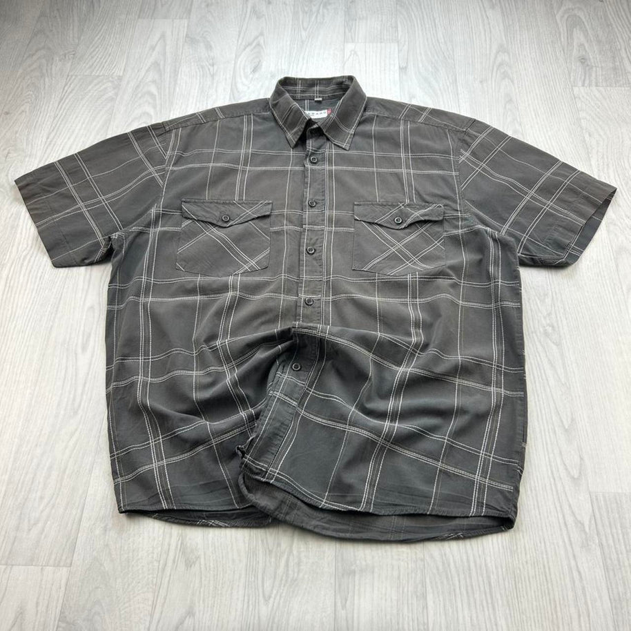 VINTAGE 00s CHECKERED SHORT SLEEVE BUTTON UP SHIRT BROWN