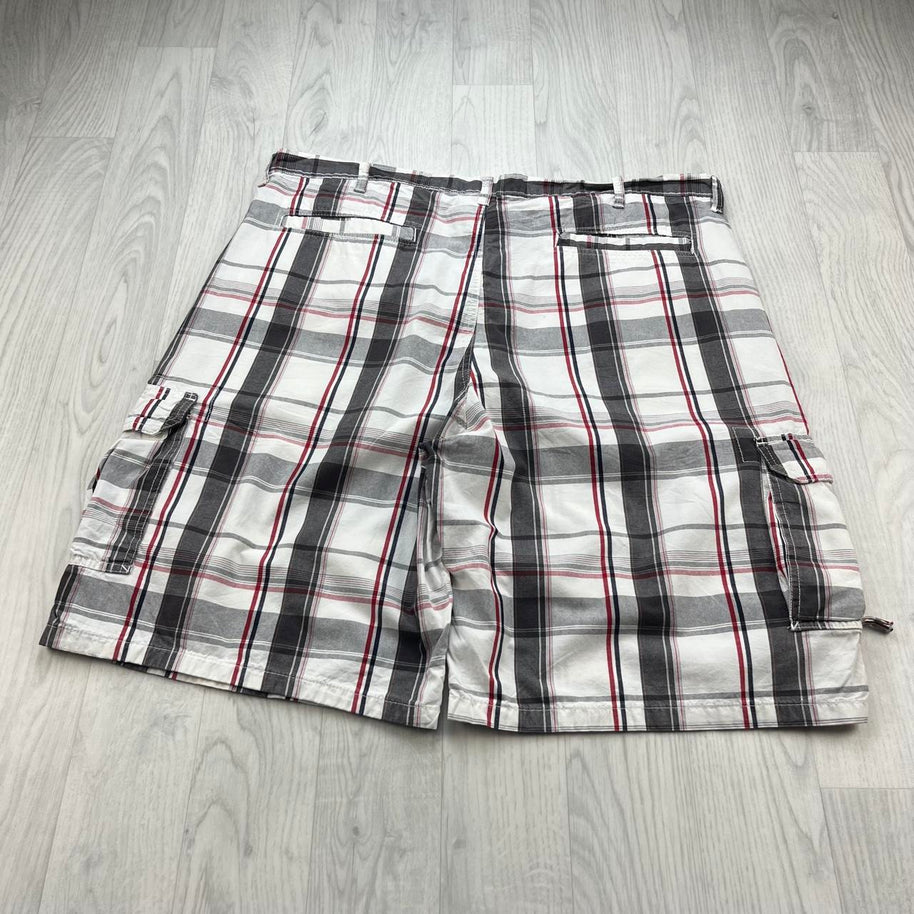 VINTAGE Y2K WRANGLER BAGGY CHECKERED PLAID CARGO SHORTS WHITE