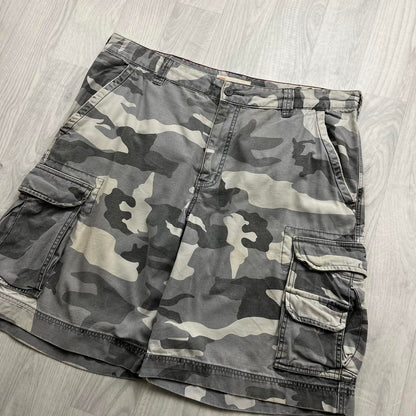 VINTAGE Y2K BAGGY CAMO CARGO SHORTS