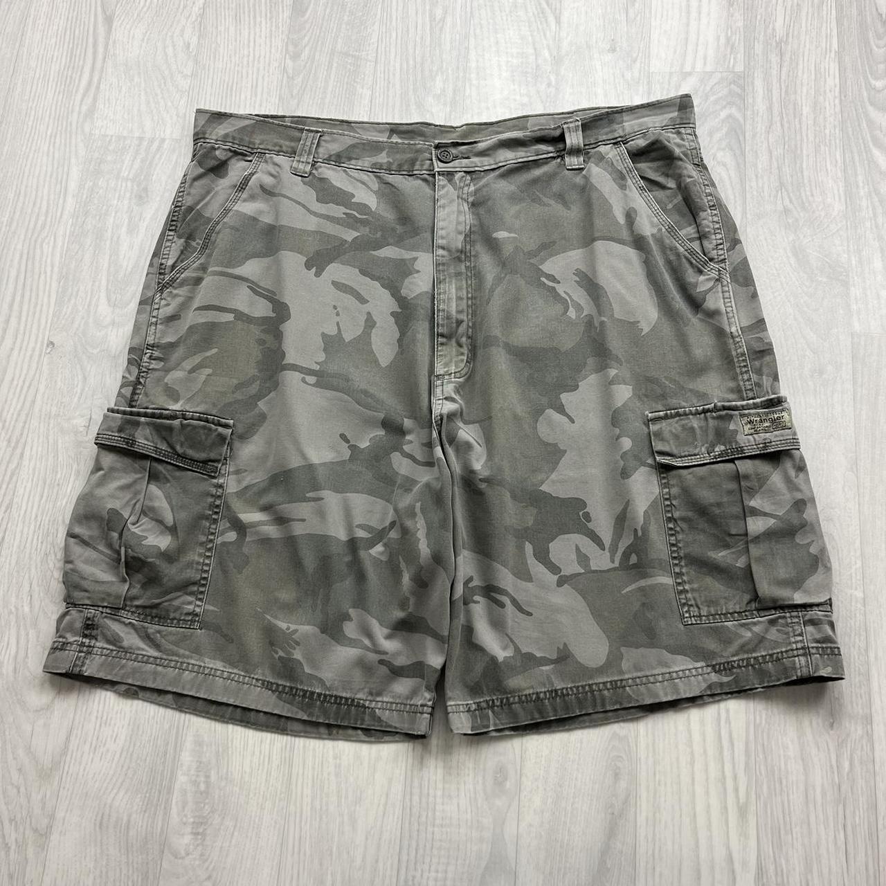 VINTAGE Y2K BAGGY CAMO CARGO SHORTS