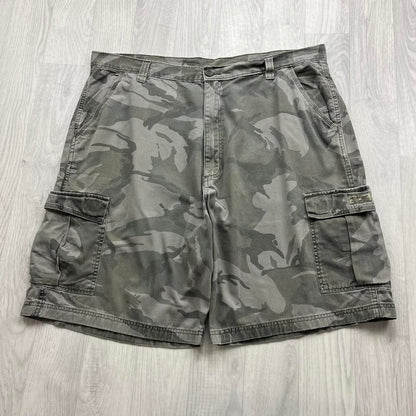 VINTAGE Y2K BAGGY CAMO CARGO SHORTS
