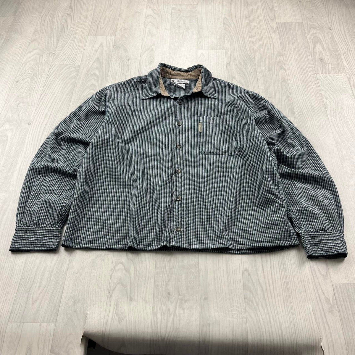 VINTAGE 00s COLUMBIA CHECKERED CROPPED LONG SLEEVE BUTTON UP SHIRT