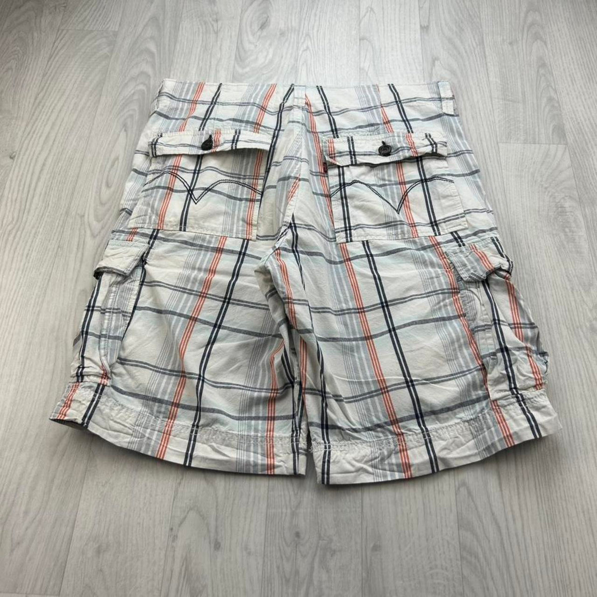 VINTAGE Y2K LEVIS BAGGY CHECKERED PLAID CARGO SHORTS WHITE