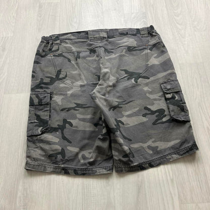 VINTAGE Y2K BAGGY LOOSE CAMO SHORTS