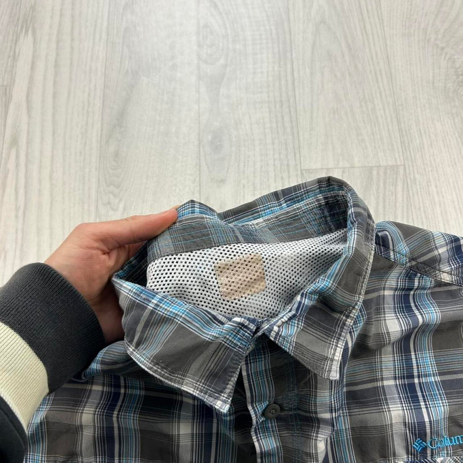 VINTAGE 00s COLUMBIA GINGHAM CROPPED SHORT SLEEVE BUTTON UP SHIRT BLUE / GREY
