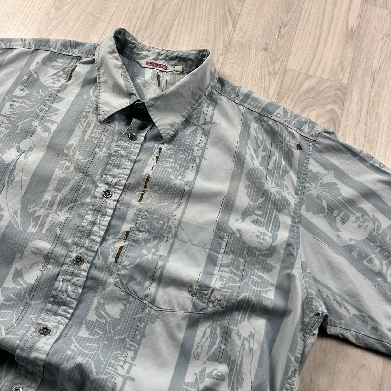 VINTAGE Y2K QUIKSILVER GRAPHIC SHORT SLEEVE SHIRT BLUE
