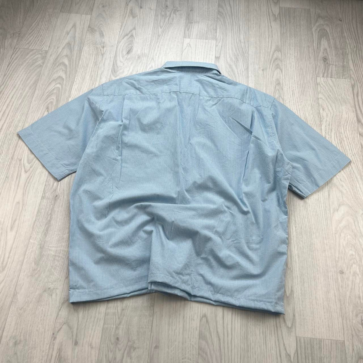 VINTAGE 00s LACOSTE GINGHAM CROPPED SHORT SLEEVE BUTTON UP SHIRT LIGHT BLUE