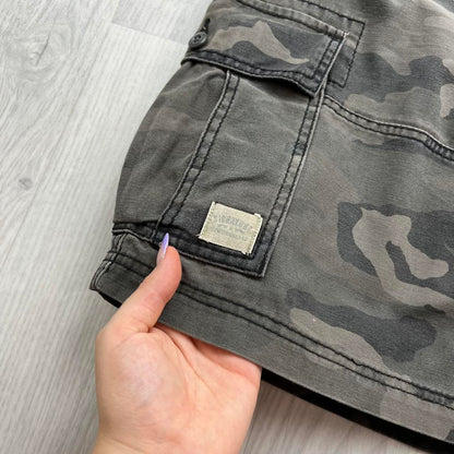 VINTAGE Y2K LEVIS SIGNATURE BAGGY CAMO CARGO SHORTS CHARCOAL GREY
