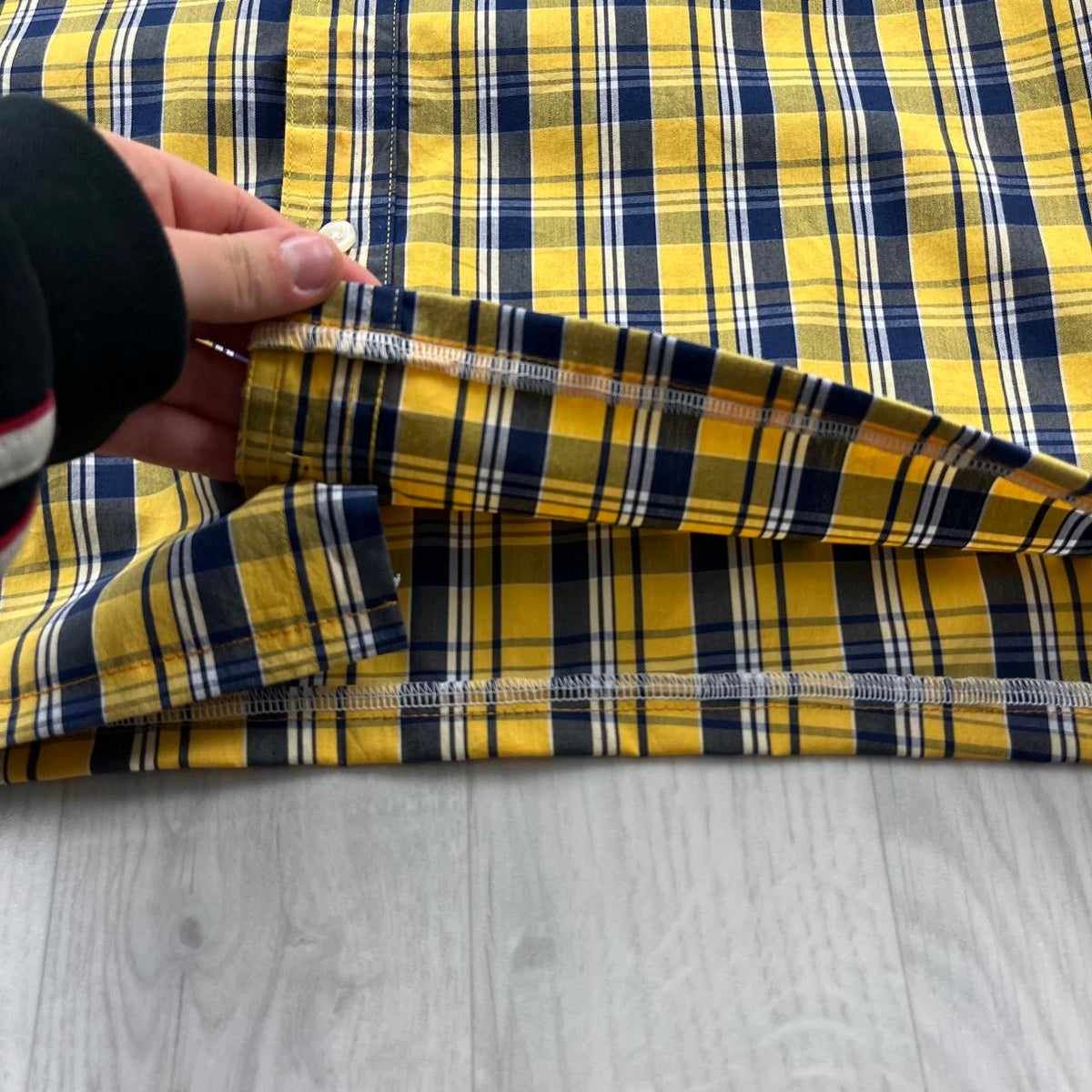 VINTAGE 00s CHAPS CHECKERED CROPPED LONG SLEEVE BUTTON UP SHIRT YELLOW