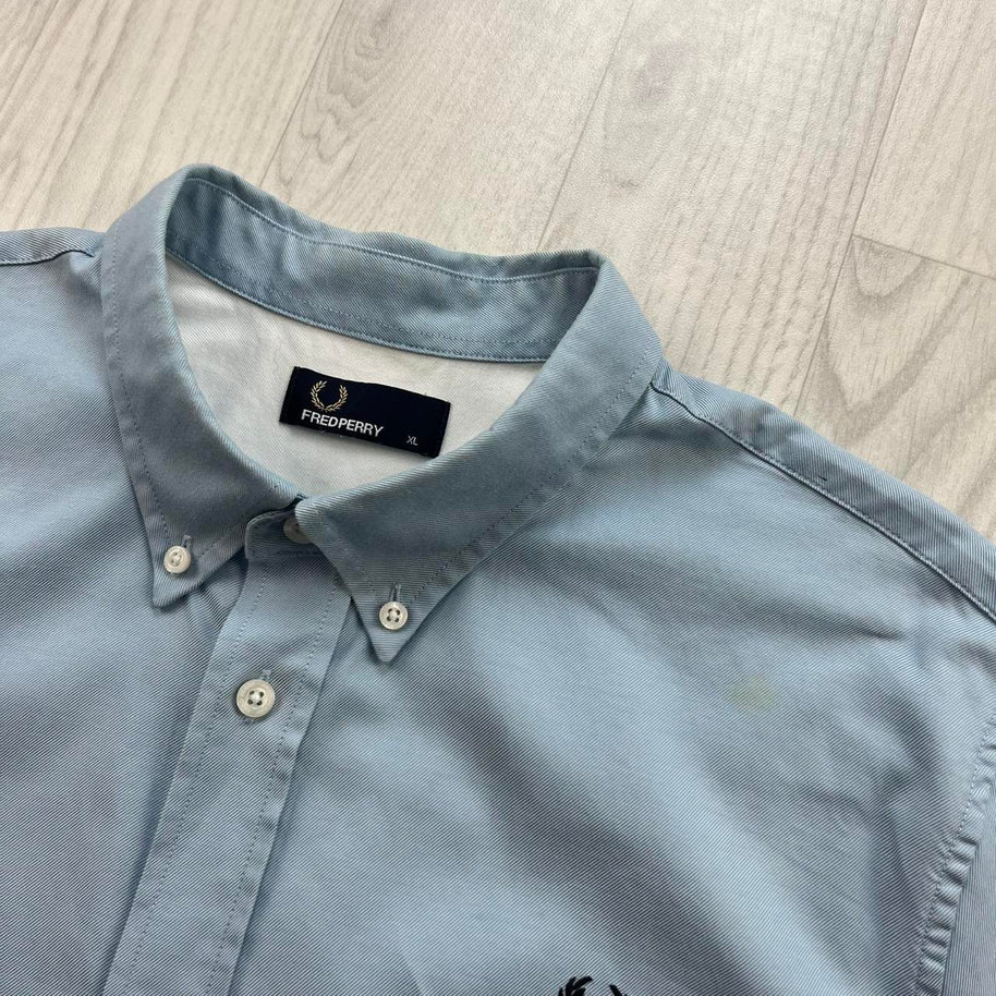 VINTAGE 00s FRED PERRY PLAIN CROPPED SHORT SLEEVE BUTTON UP SHIRT SKY BLUE