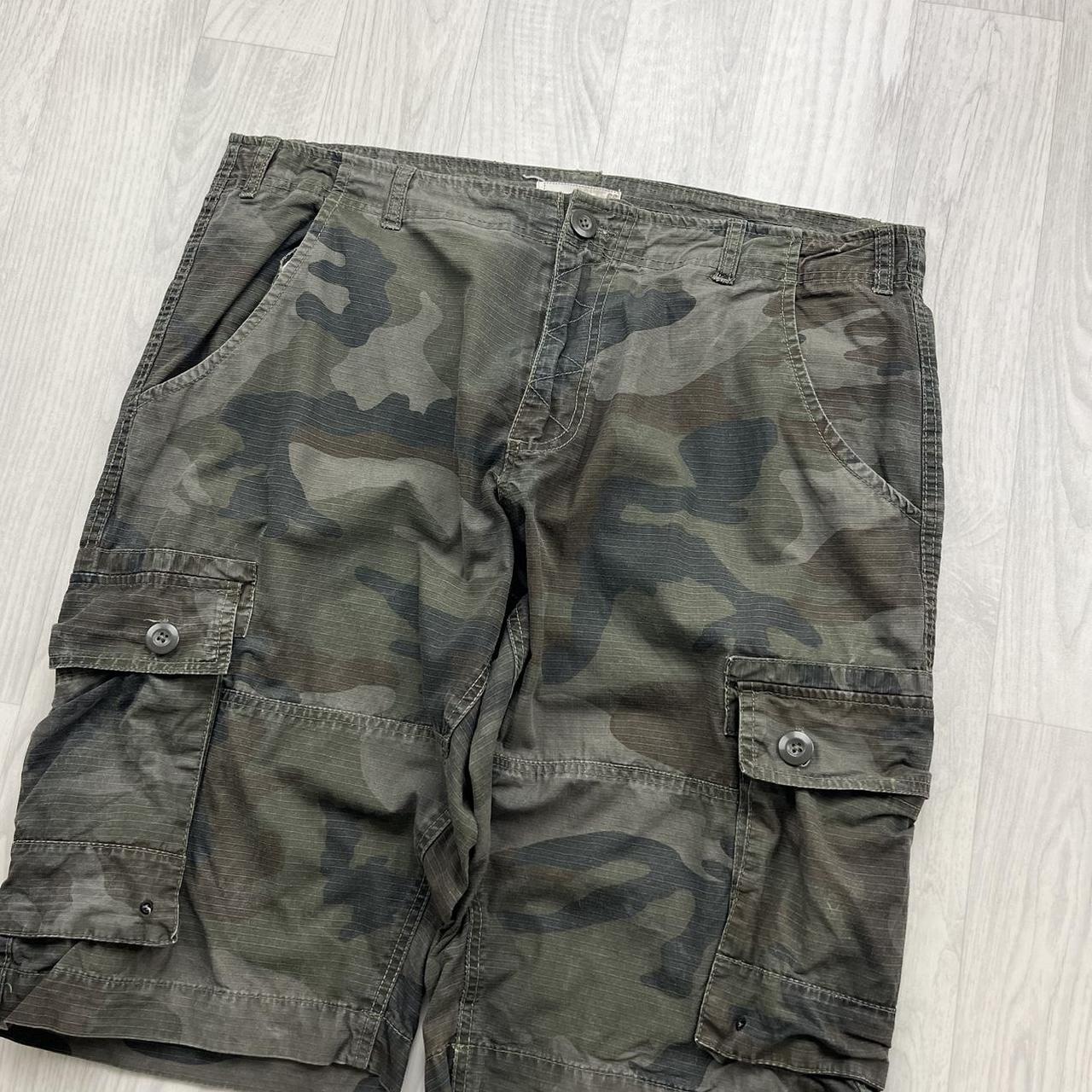VINTAGE Y2K BAGGY CAMO CARGO SHORTS