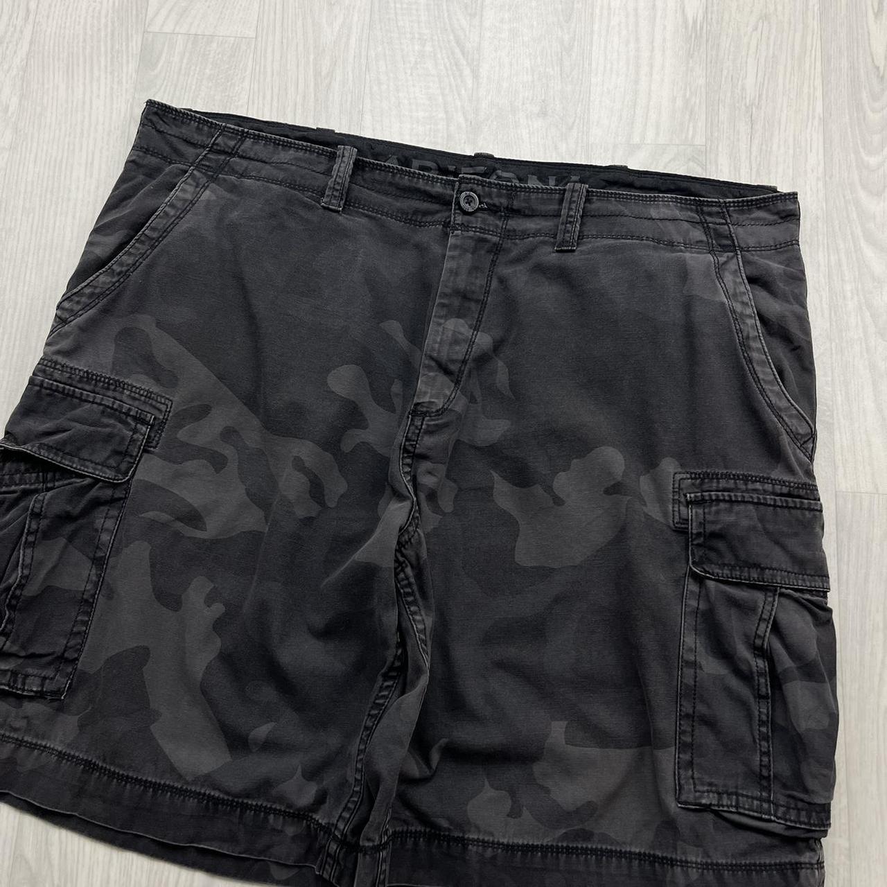 VINTAGE Y2K BAGGY CAMO CARGO SHORTS