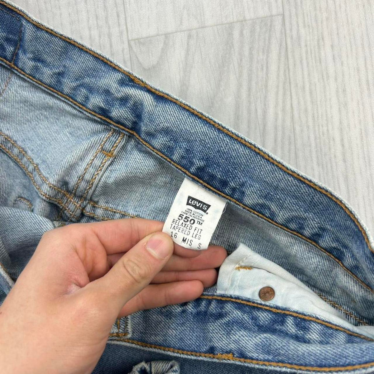 VINTAGE 00s LEVIS 550 JEANS LIGHT BLUE