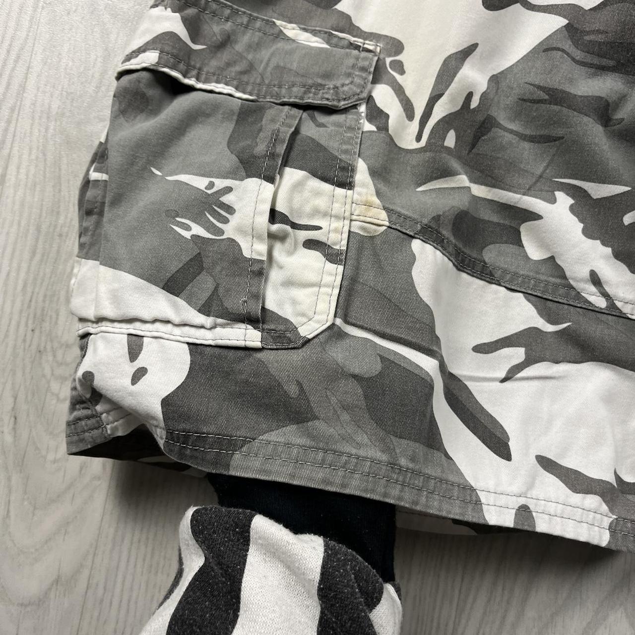 VINTAGE Y2K WRANGLER BAGGY LOOSE CAMO SHORTS
