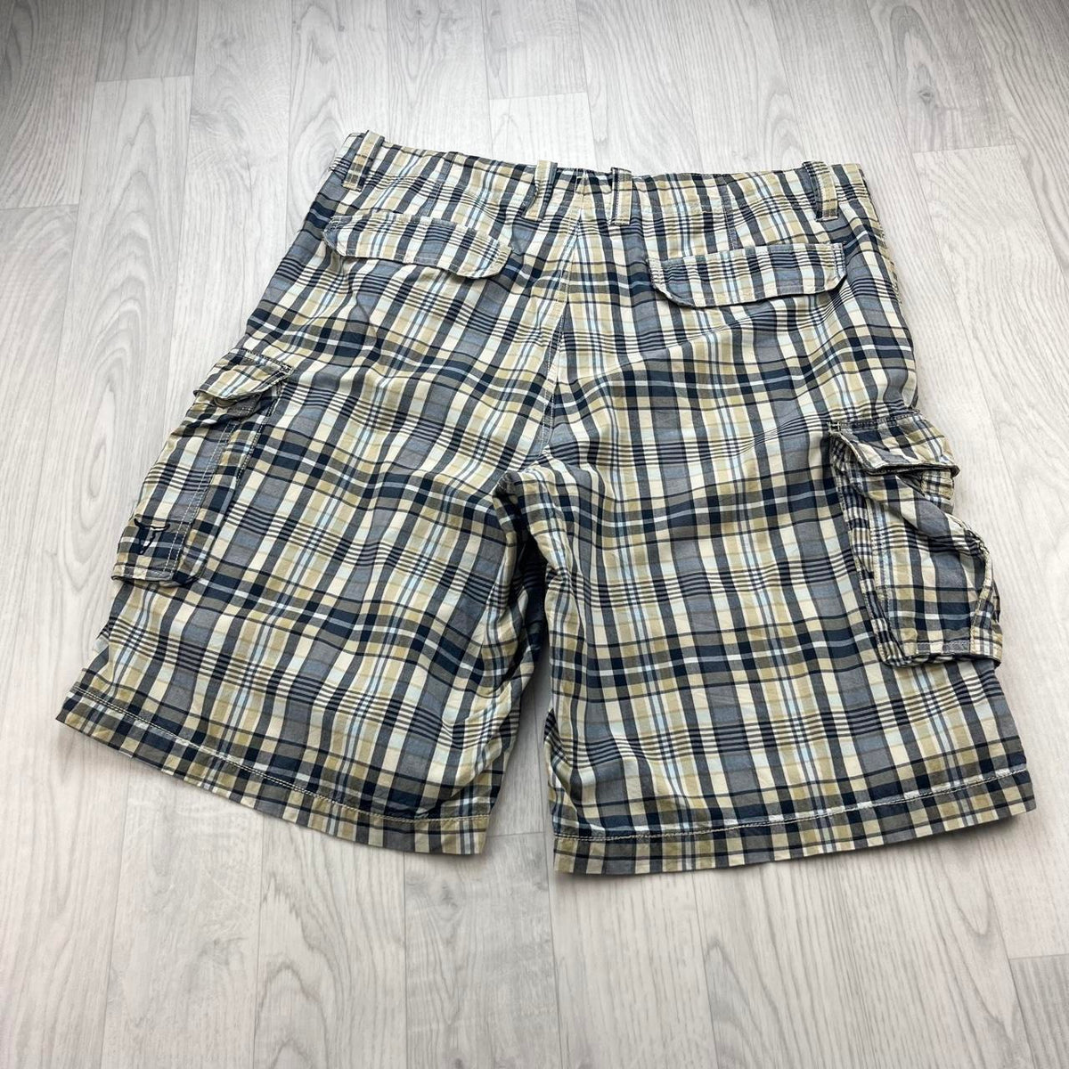 VINTAGE Y2K BAGGY CHECKERED PLAID CARGO SHORTS GREY / YELLOW