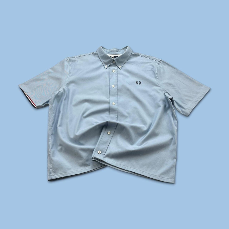 VINTAGE 00s FRED PERRY PLAIN CROPPED SHORT SLEEVE BUTTON UP SHIRT SKY BLUE