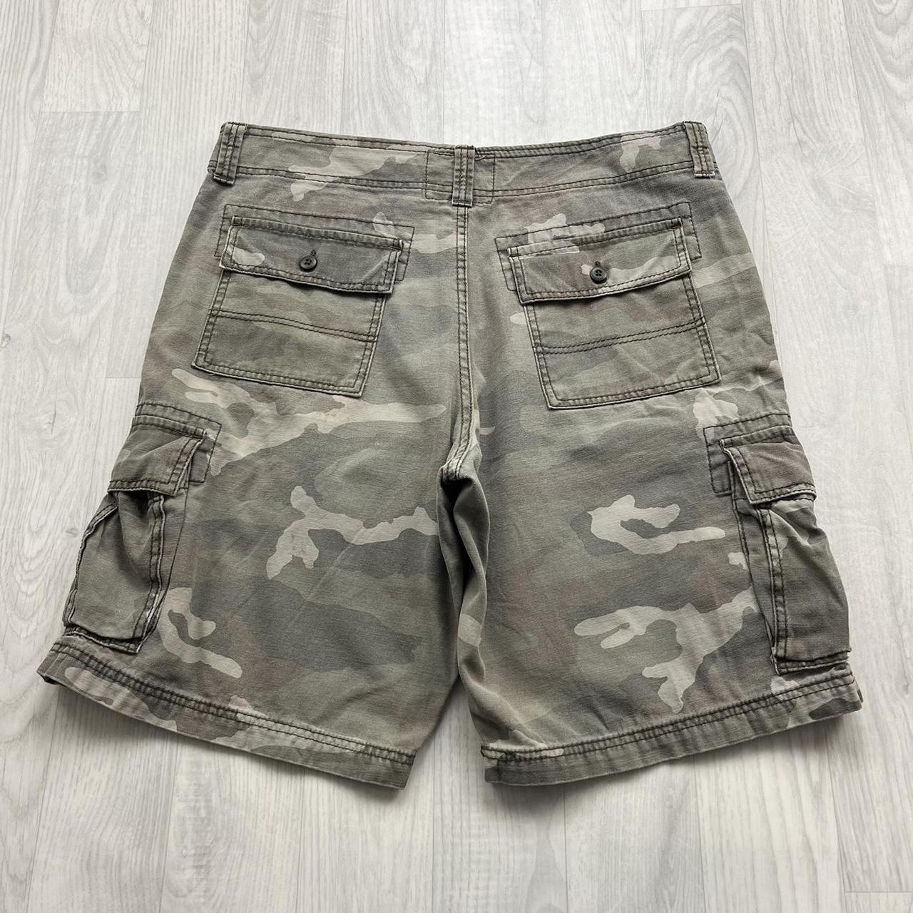 VINTAGE Y2K LEVIS BAGGY CAMO CARGO SHORTS