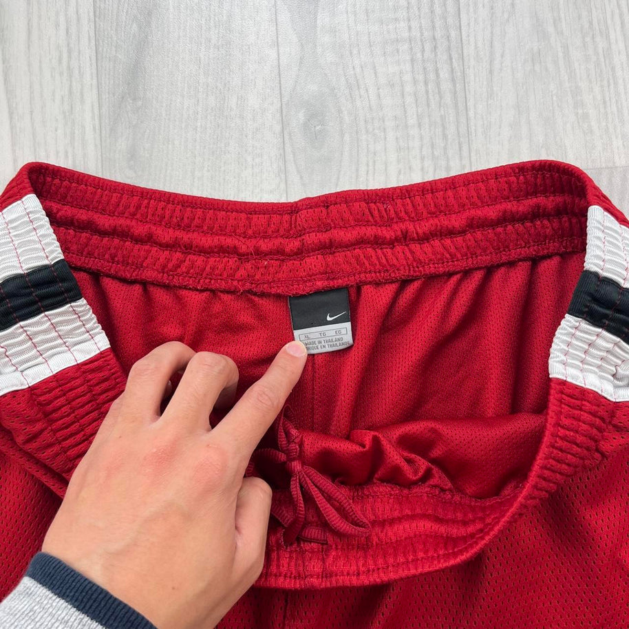 VINTAGE Y2K NIKE BAGGY BASKETBALL SPORT SHORTS RED
