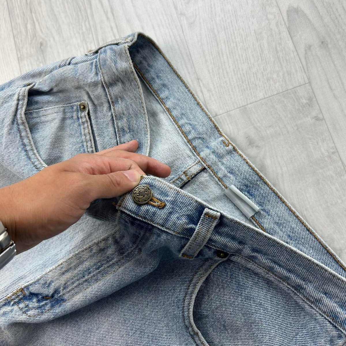 VINTAGE Y2K BAGGY DENIM JORTS LIGHT BLUE