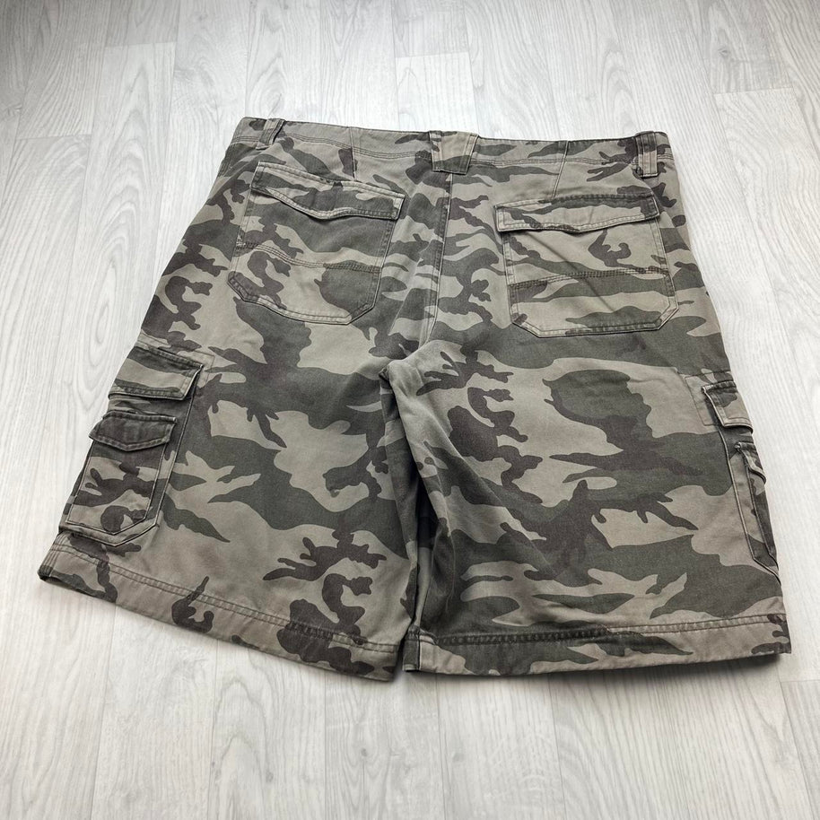 VINTAGE Y2K BAGGY CAMO CARGO SHORTS KHAKI
