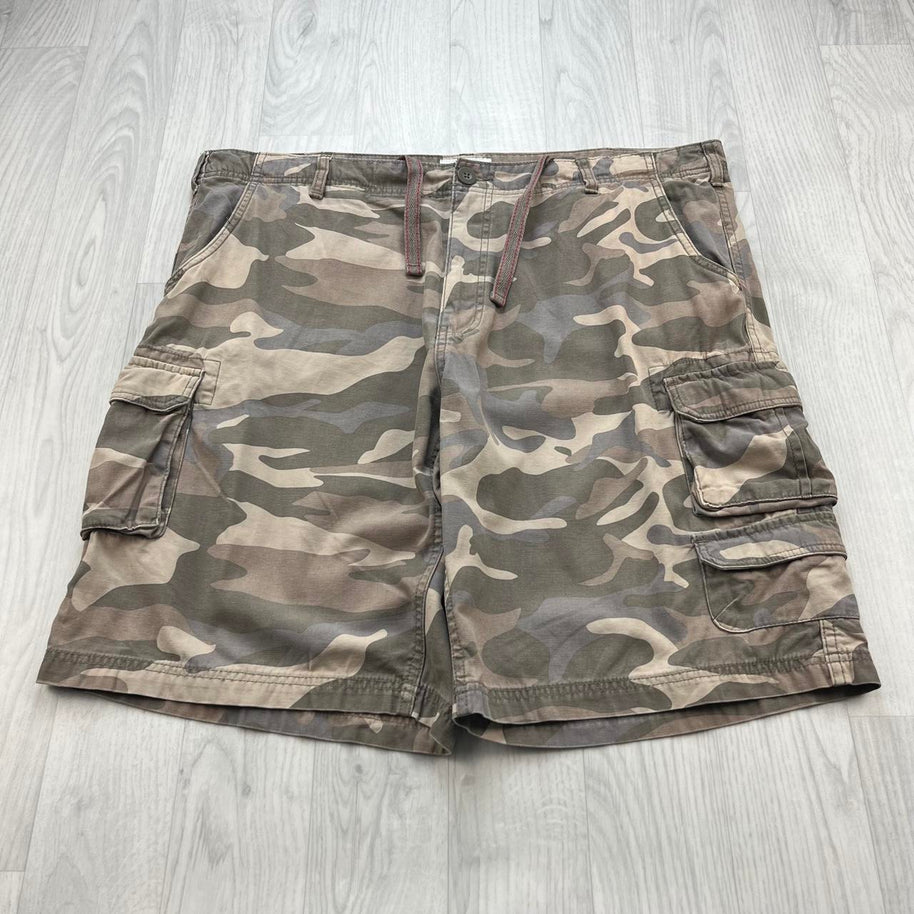 VINTAGE Y2K OLD MILL BAGGY CAMO CARGO SHORTS