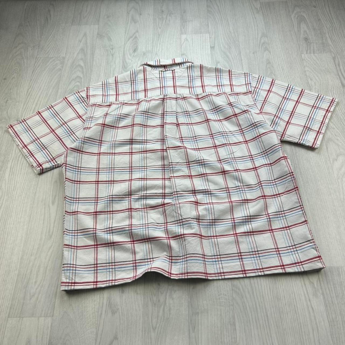 VINTAGE 00s TOMMY HILFIGER CHECKERED CROPPED SHORT SLEEVE BUTTON UP SHIRT WHITE / RED