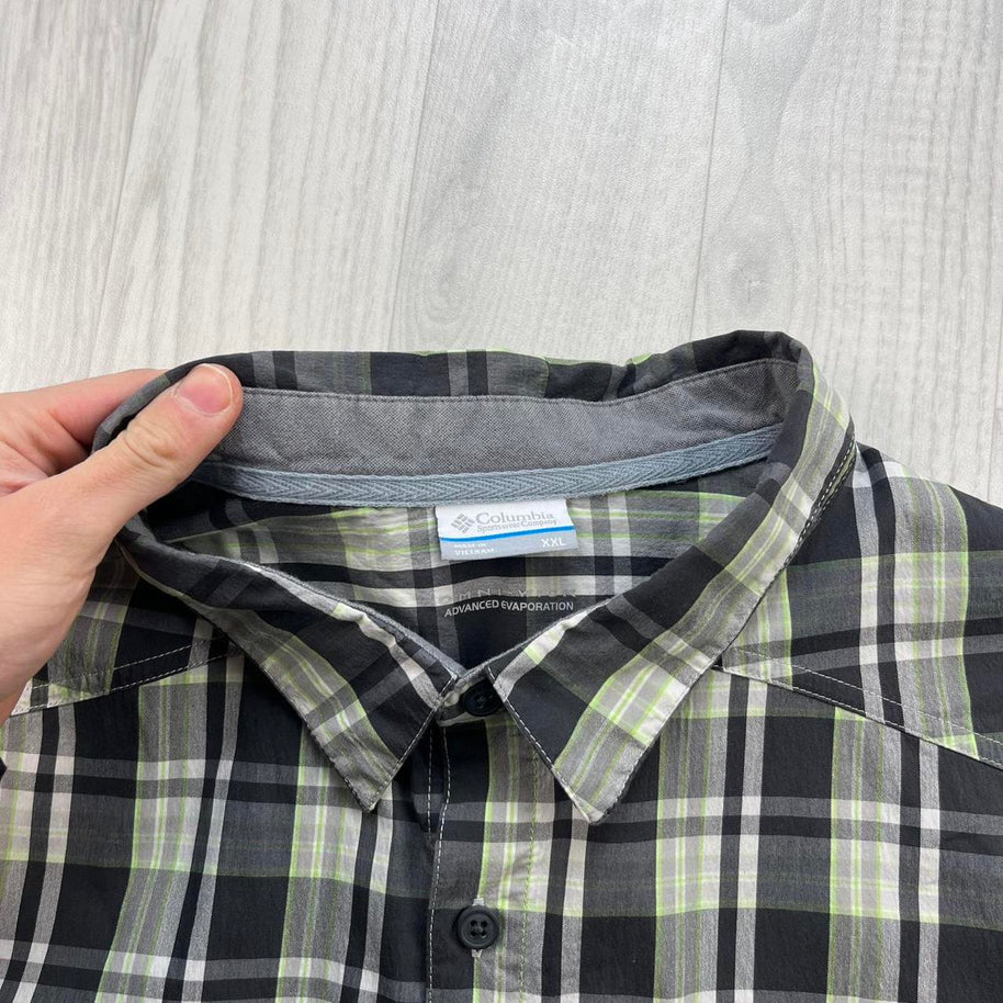 VINTAGE 00s COLUMBIA CHECKERED CROPPED SHORT SLEEVE BUTTON UP SHIRT BLACK