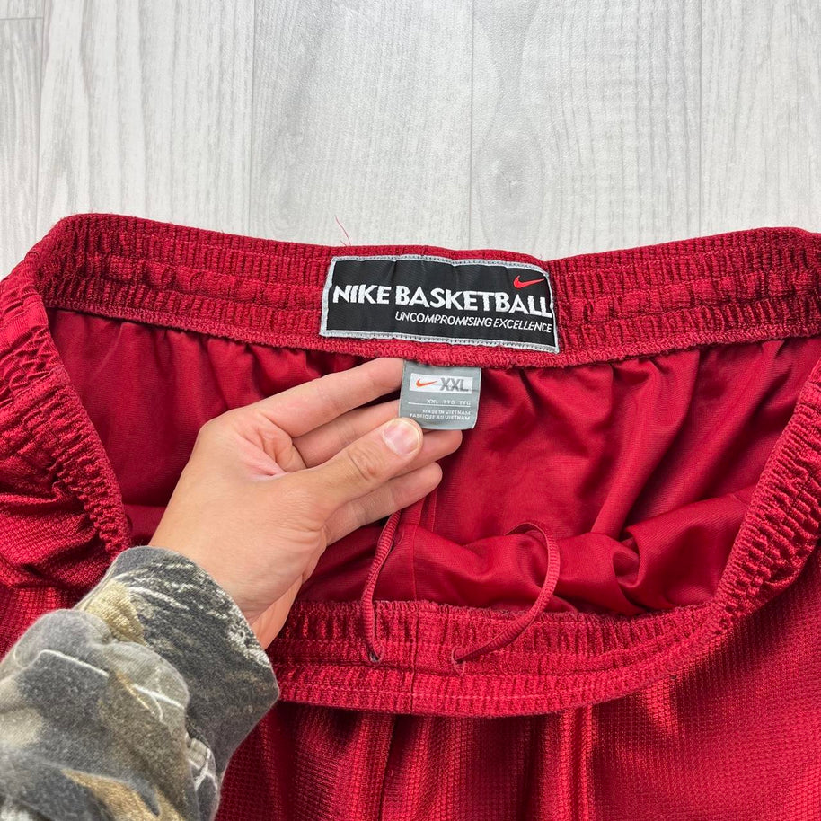VINTAGE Y2K NIKE BAGGY BASKETBALL SPORT SHORTS RED