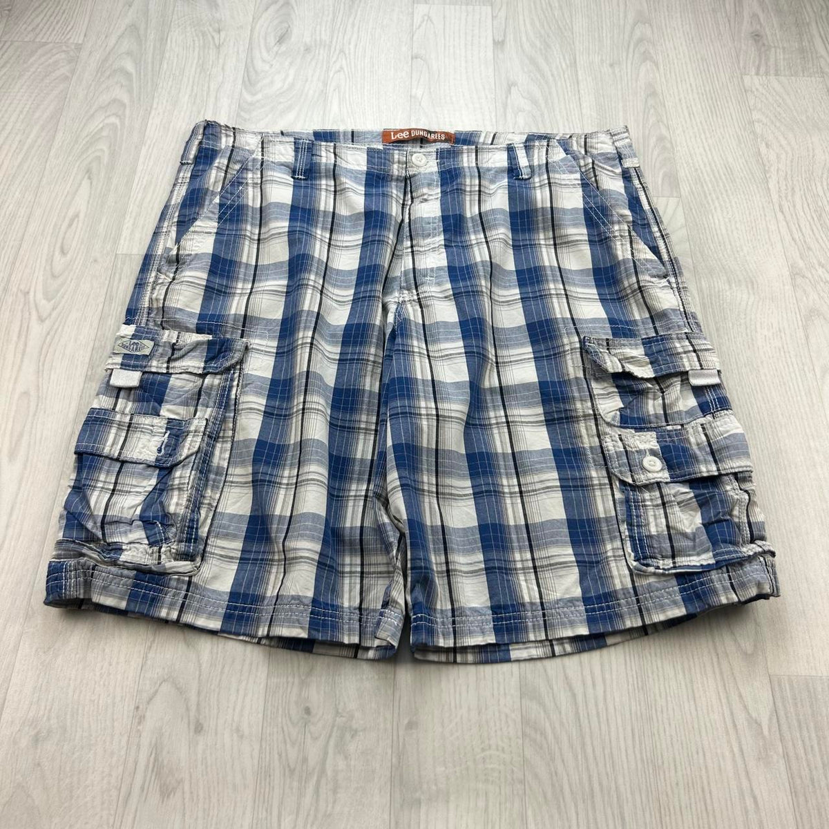 VINTAGE Y2K LEE BAGGY CHECKERED PLAID CARGO SHORTS WHITE / BLUE