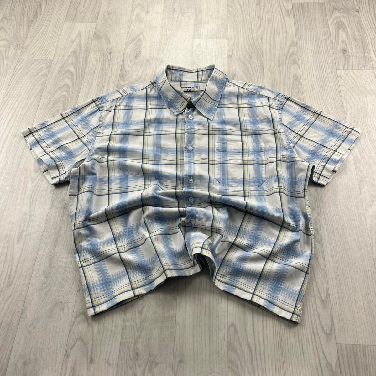 VINTAGE 00s FISHBONE CHECKERED CROPPED SHORT SLEEVE BUTTON UP SHIRT WHITE BLUE