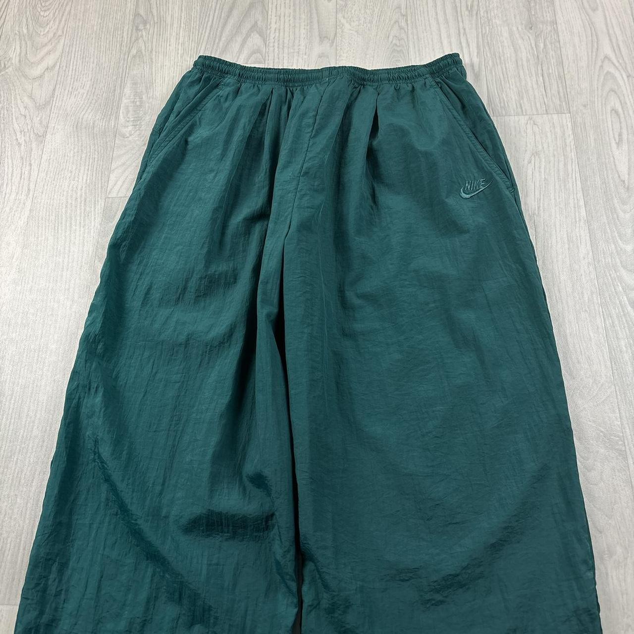 VINTAGE Y2K NIKE BAGGY TRACKSUIT BOTTOMS GREEN