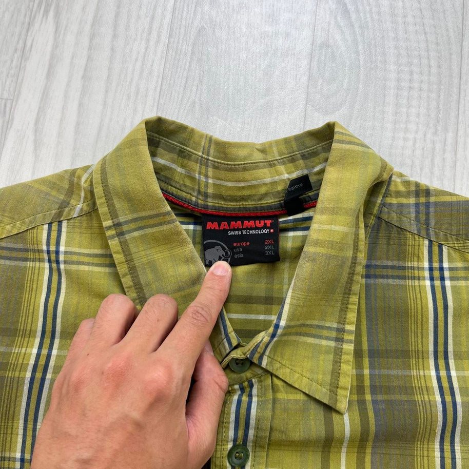 VINTAGE 00s MAMMUT CHECKERED CROPPED SHORT SLEEVE BUTTON UP SHIRT KHAKI